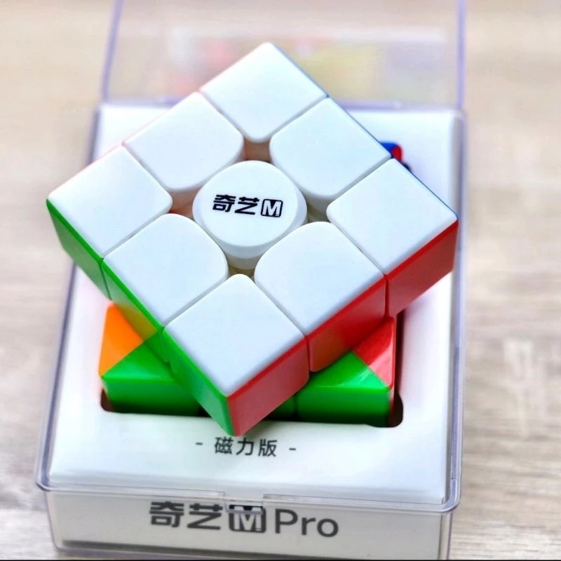 CUBE 3x3 NEW QIYI M PRO 3x3 MAGNETIC STIKERLESS